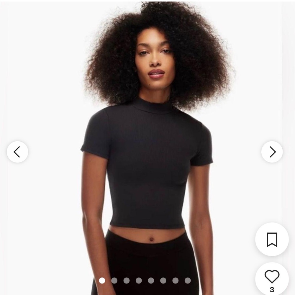 Aritzia Women's Black T-shirt